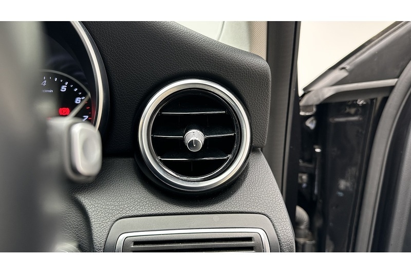 Used Mercedes-Benz C Class 2019 for sale - 76950824: Photo 30