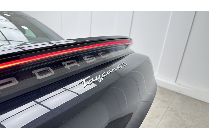 Used Porsche Taycan 2023 for sale - 76982538: Photo 12