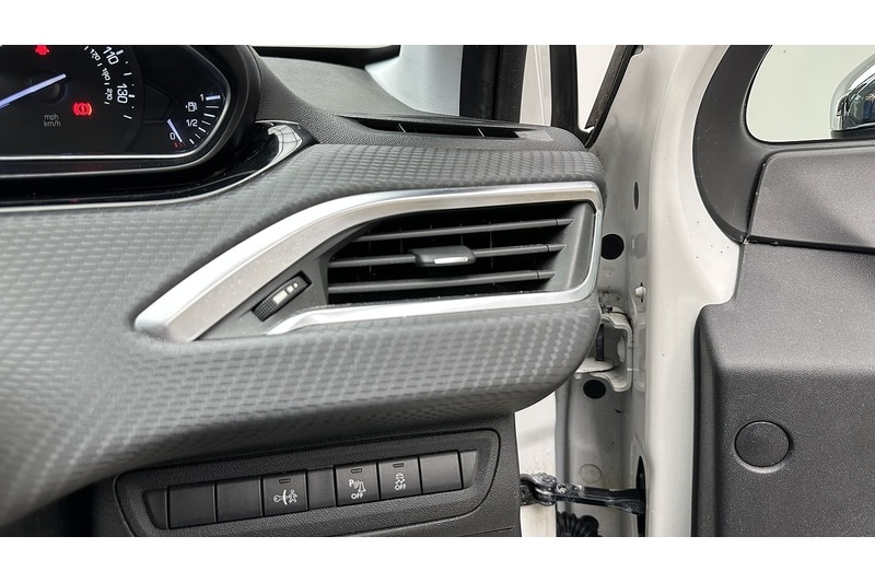 Used Peugeot 208 2016 for sale - 77846481: Photo 33