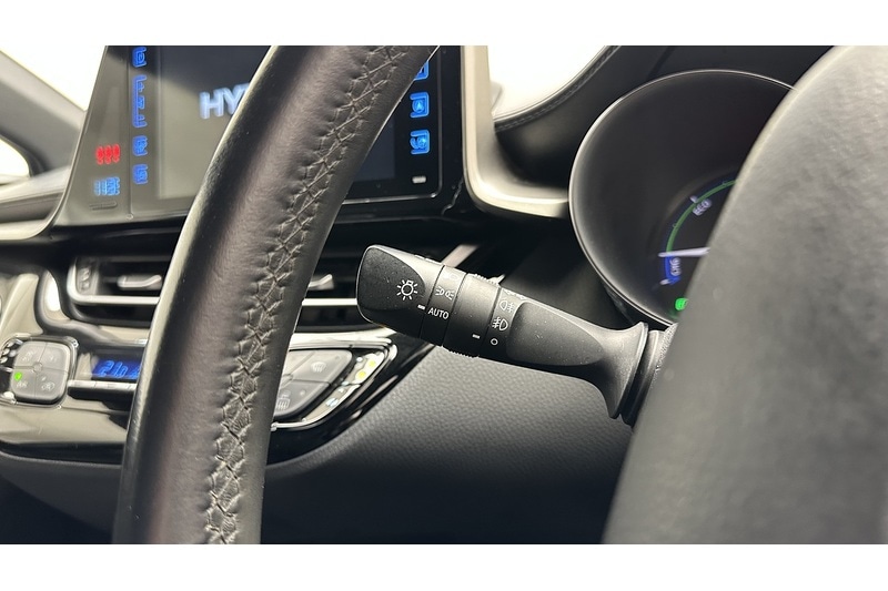 Used Toyota C-HR 2018 for sale - 77159052: Photo 32