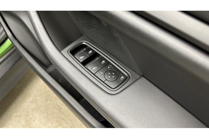 Used Porsche Taycan 2023 for sale - 78031139: Photo 28