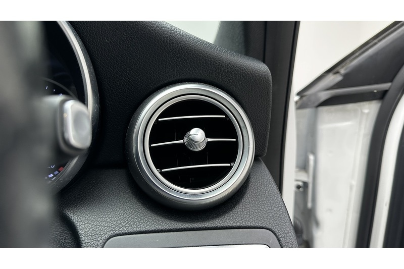 Used Mercedes-Benz C Class 2019 for sale - 77622087: Photo 32