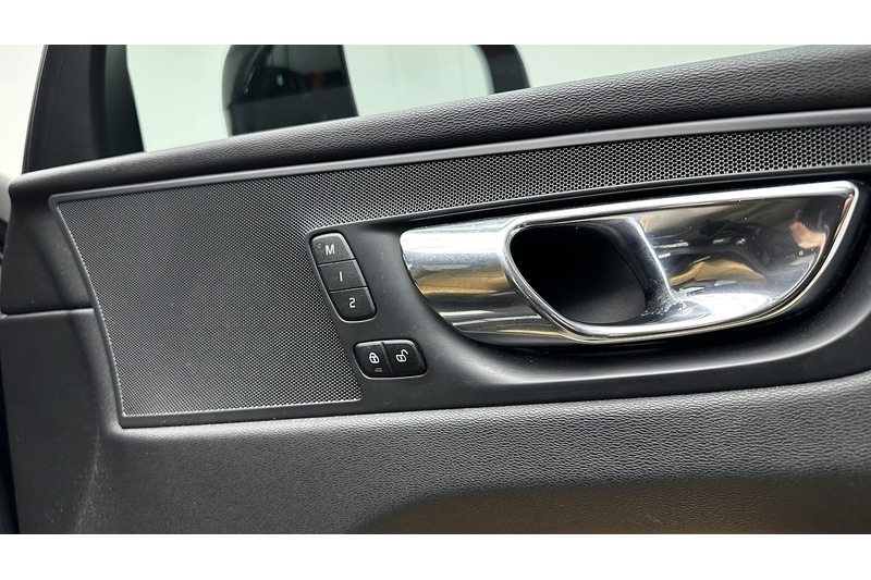 Used Volvo XC60 2018 for sale - 76784284: Photo 32