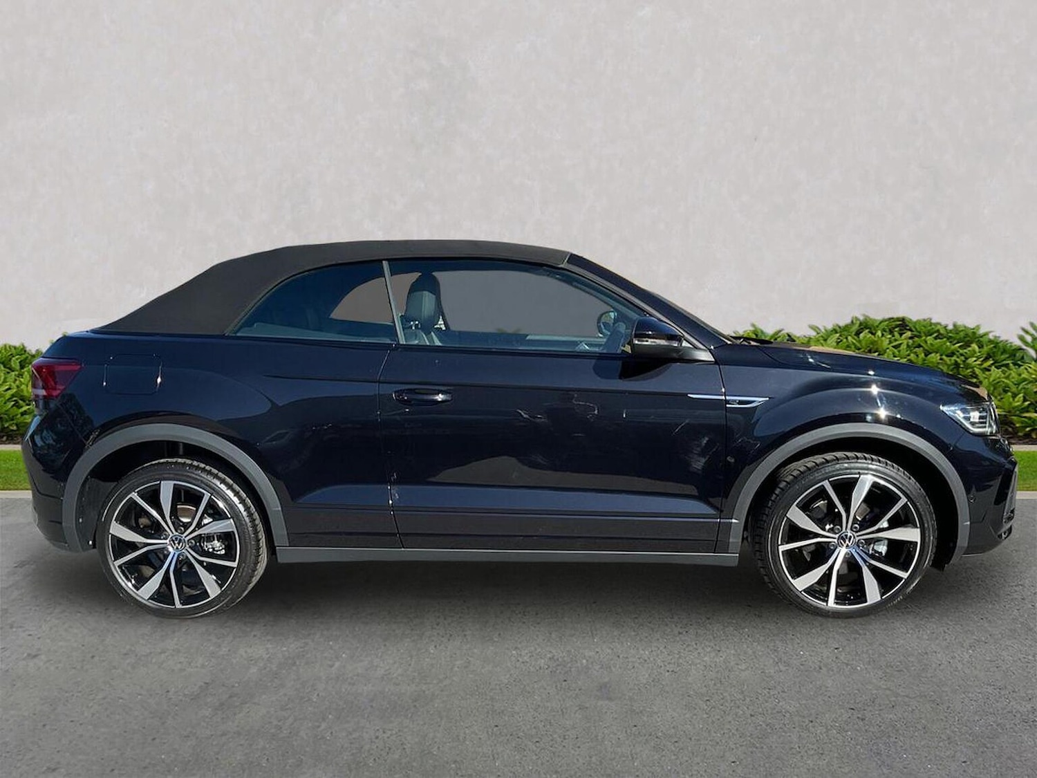Used Volkswagen T-Roc 2025 for sale - 76193237: Photo 3