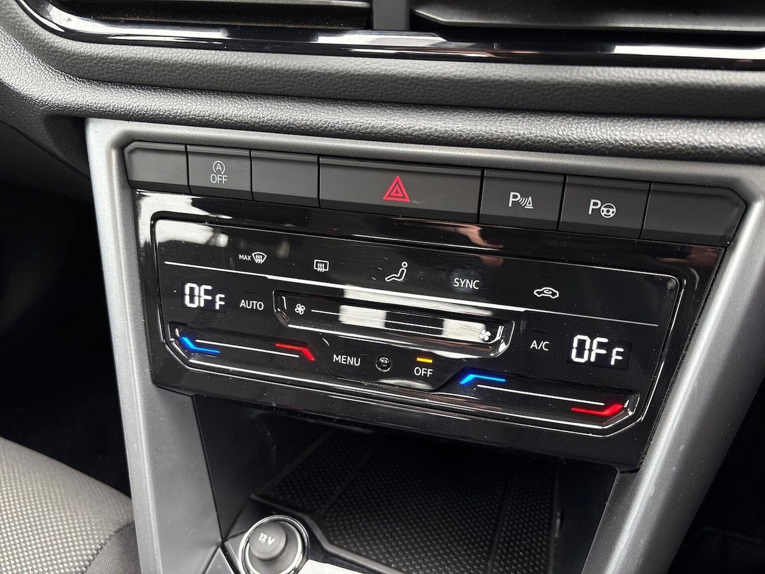 Used Volkswagen T-Roc 2023 for sale - 77688069: Photo 12