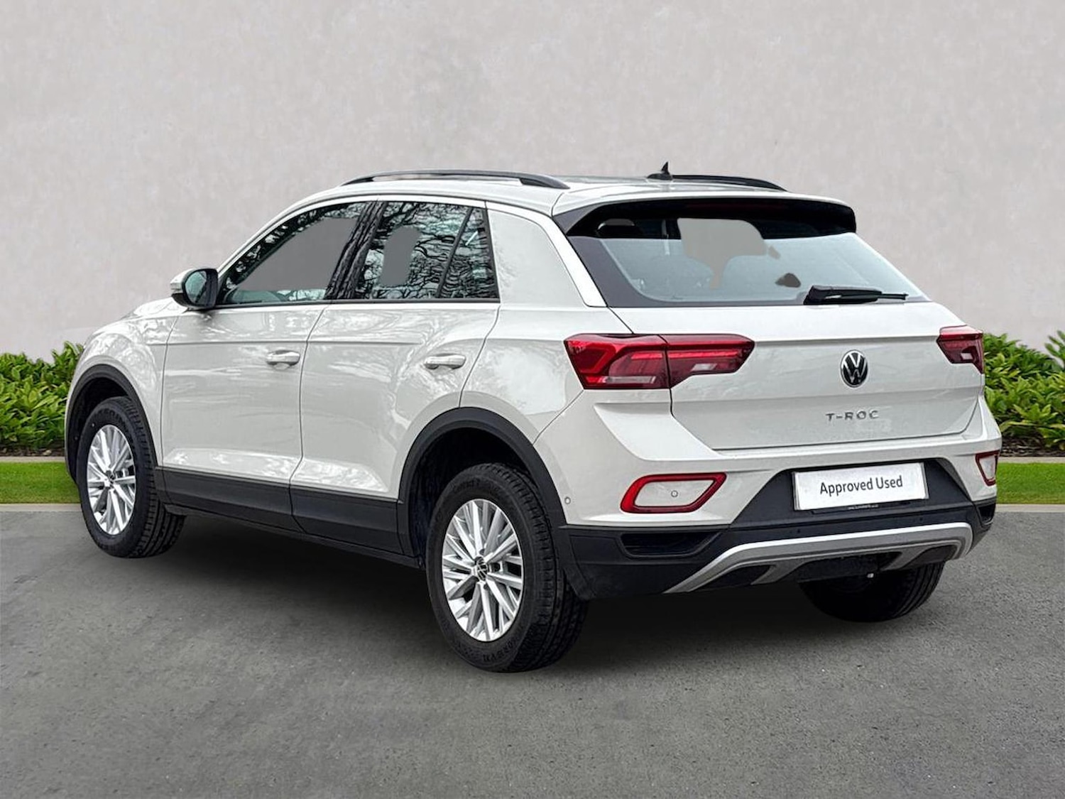 Used Volkswagen T-Roc 2023 for sale - 77688069: Photo 2