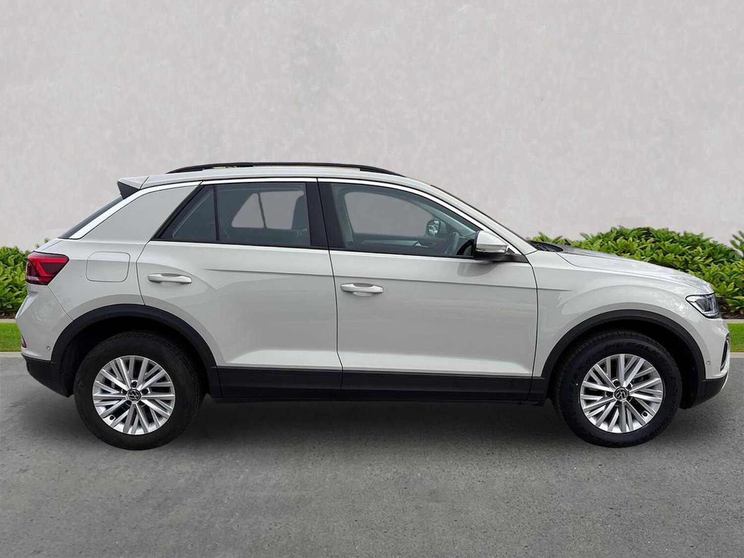 Used Volkswagen T-Roc 2023 for sale - 77688069: Photo 3