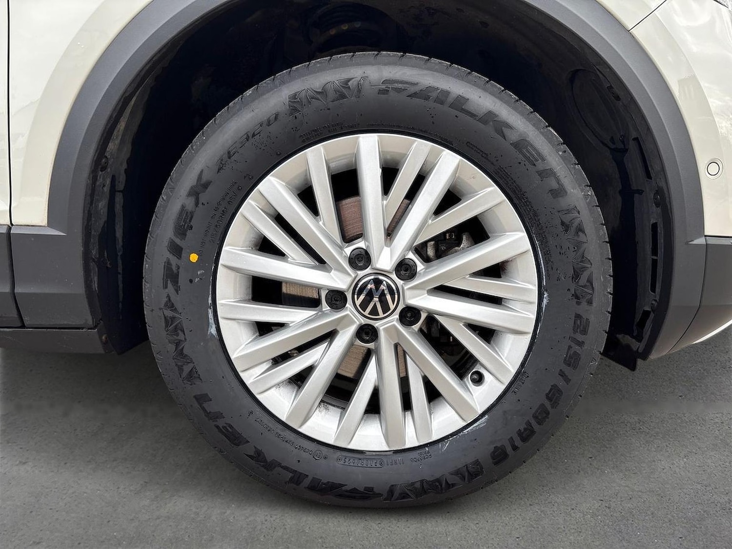 Used Volkswagen T-Roc 2023 for sale - 77688069: Photo 6