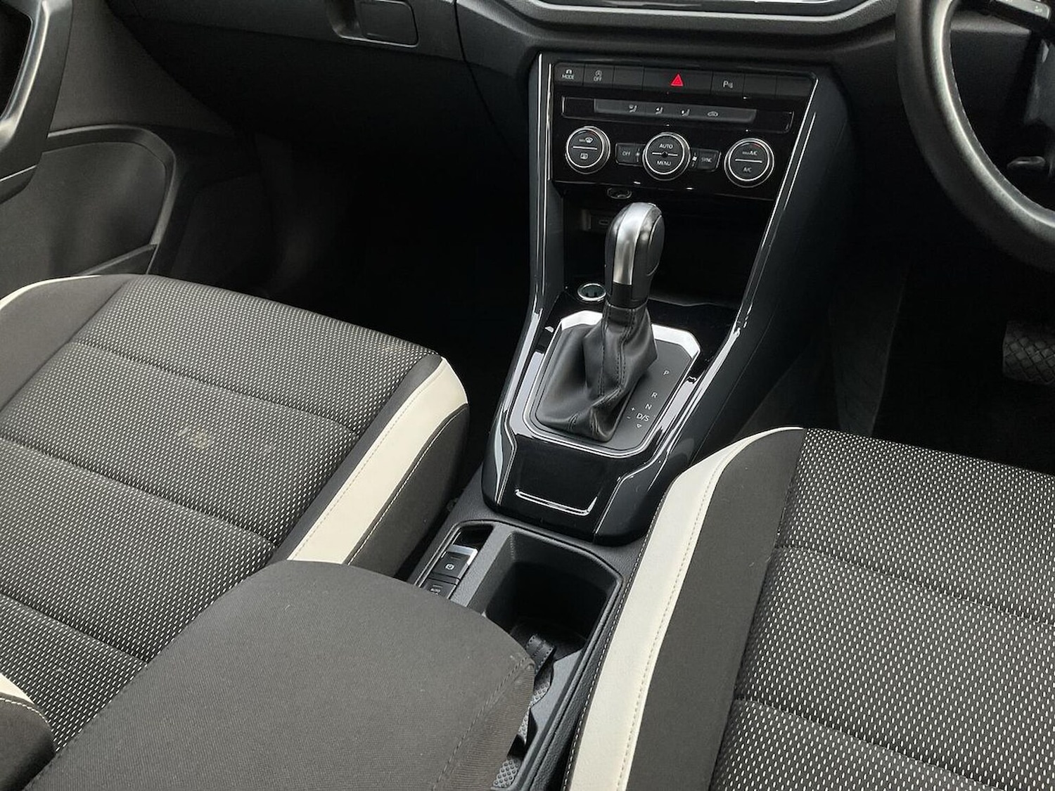 Used Volkswagen T-Roc 2020 for sale - 76455304: Photo 13