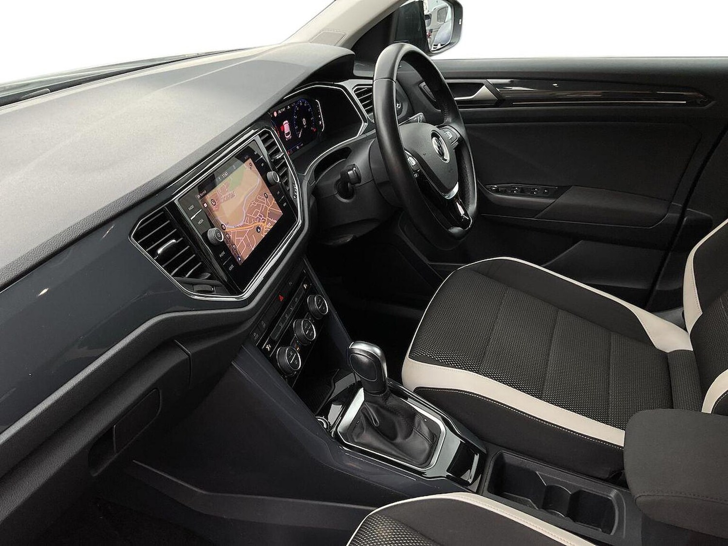 Used Volkswagen T-Roc 2020 for sale - 76455304: Photo 7