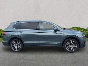 Used Volkswagen Tiguan Allspace 2023 for sale - 76555445: Photo