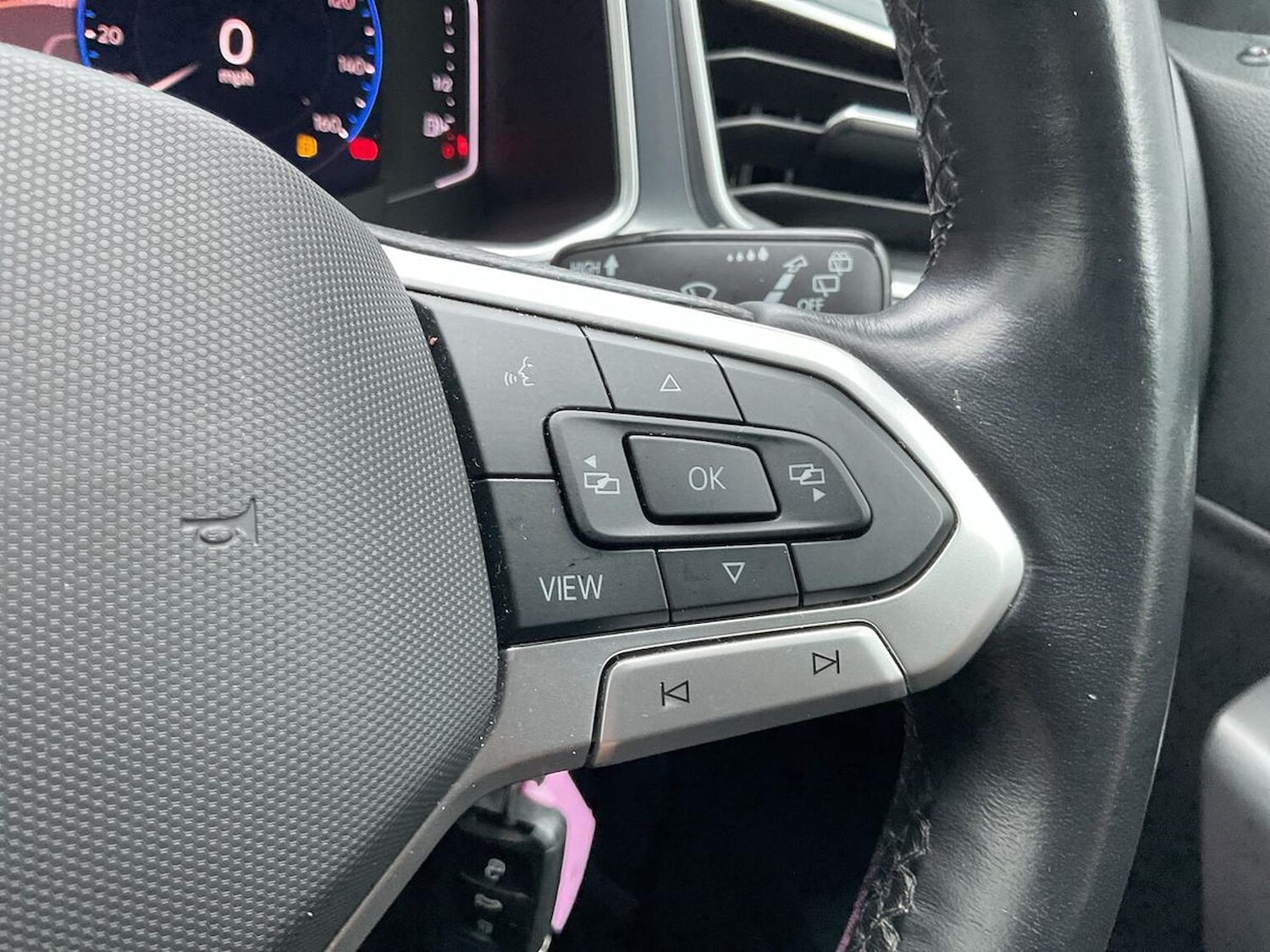 Used Volkswagen T-Roc 2022 for sale - 77688064: Photo 26