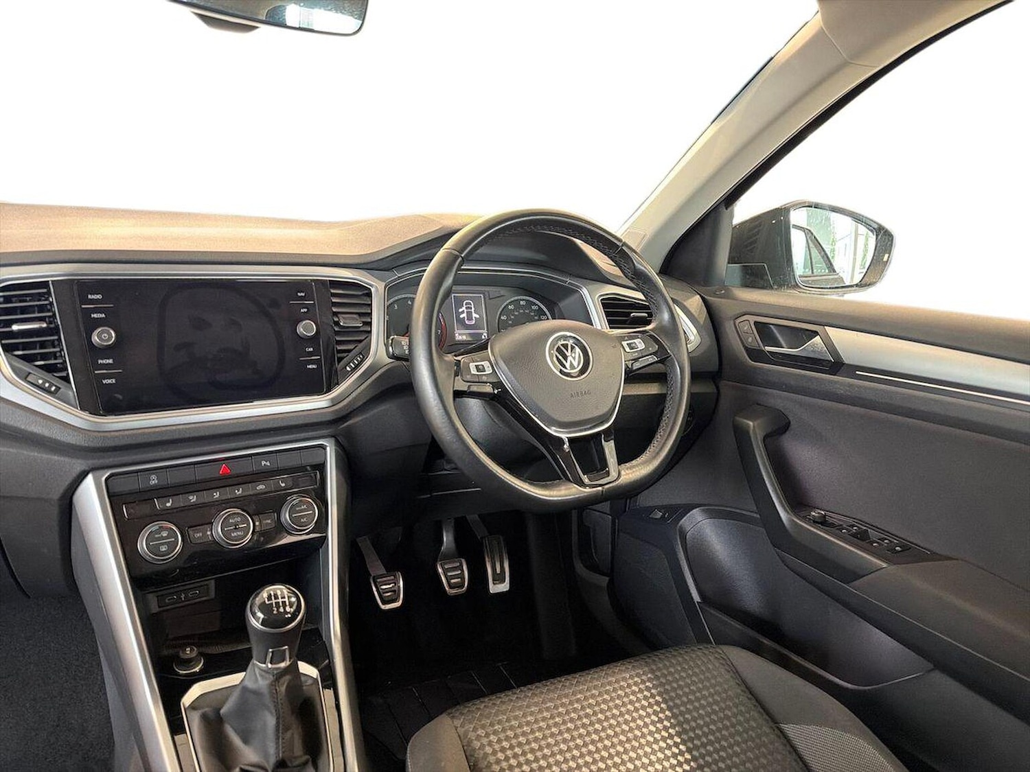 Used Volkswagen T-Roc 2021 for sale - 77688087: Photo 15