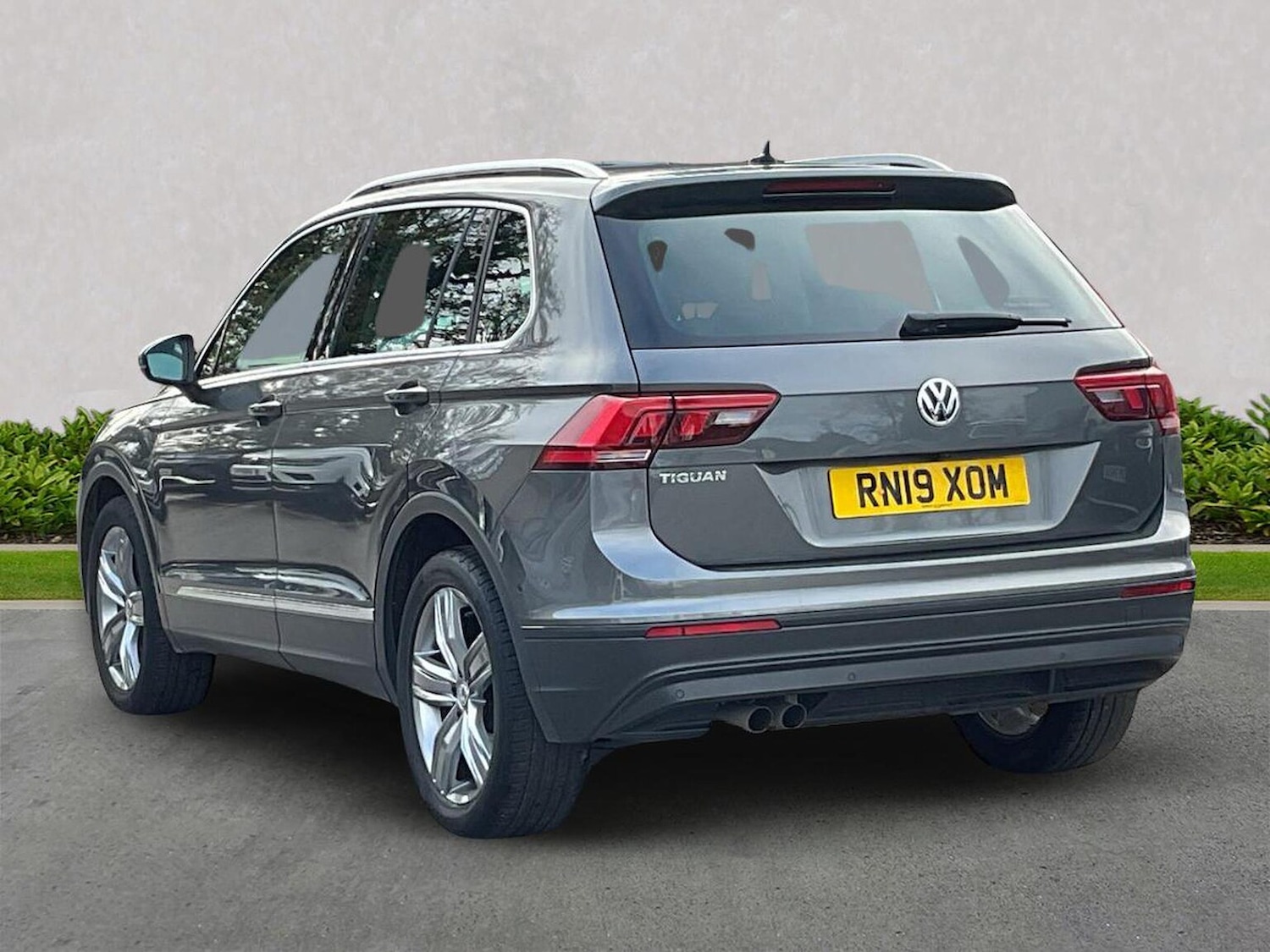 Used Volkswagen Tiguan 2019 for sale - 76877933: Photo 2