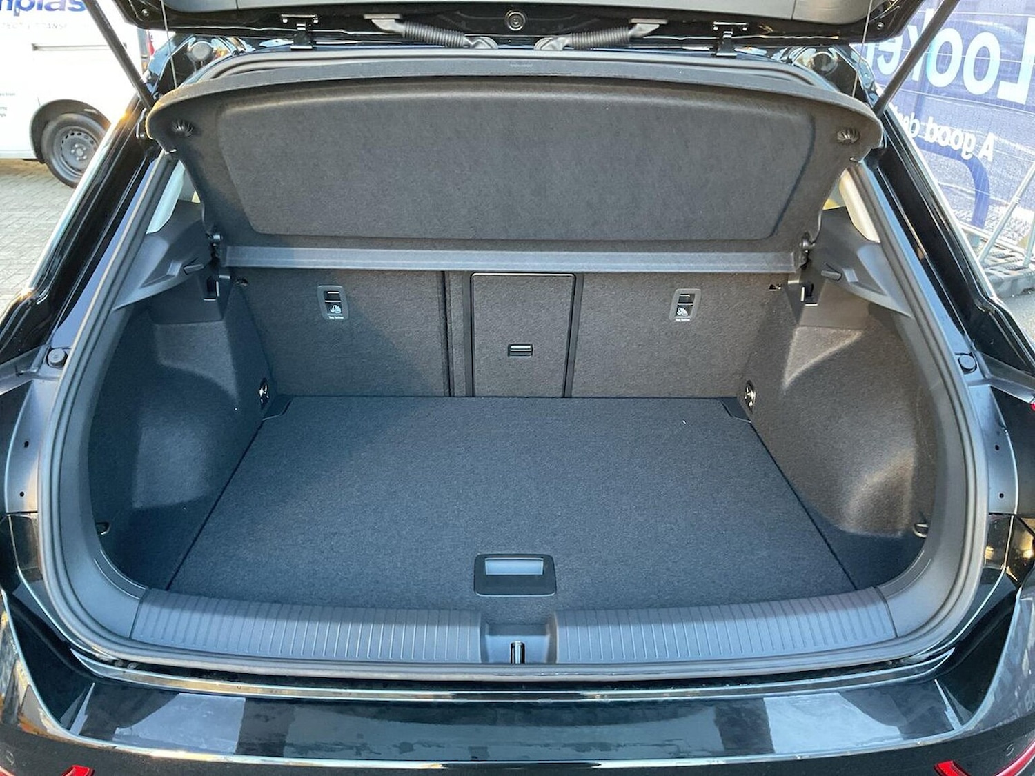 Used Volkswagen T-Roc 2025 for sale - 77555288: Photo 17