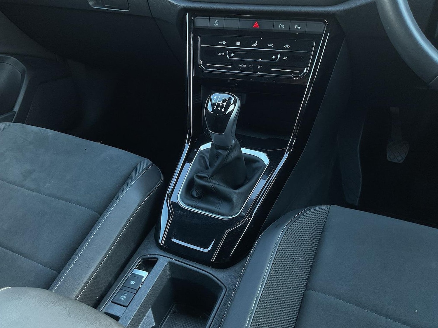 Used Volkswagen T-Roc 2023 for sale - 76347025: Photo 13