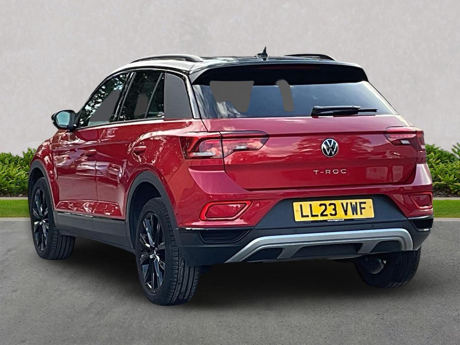 Used Volkswagen T-Roc 2023 for sale - 76347025: Photo 2