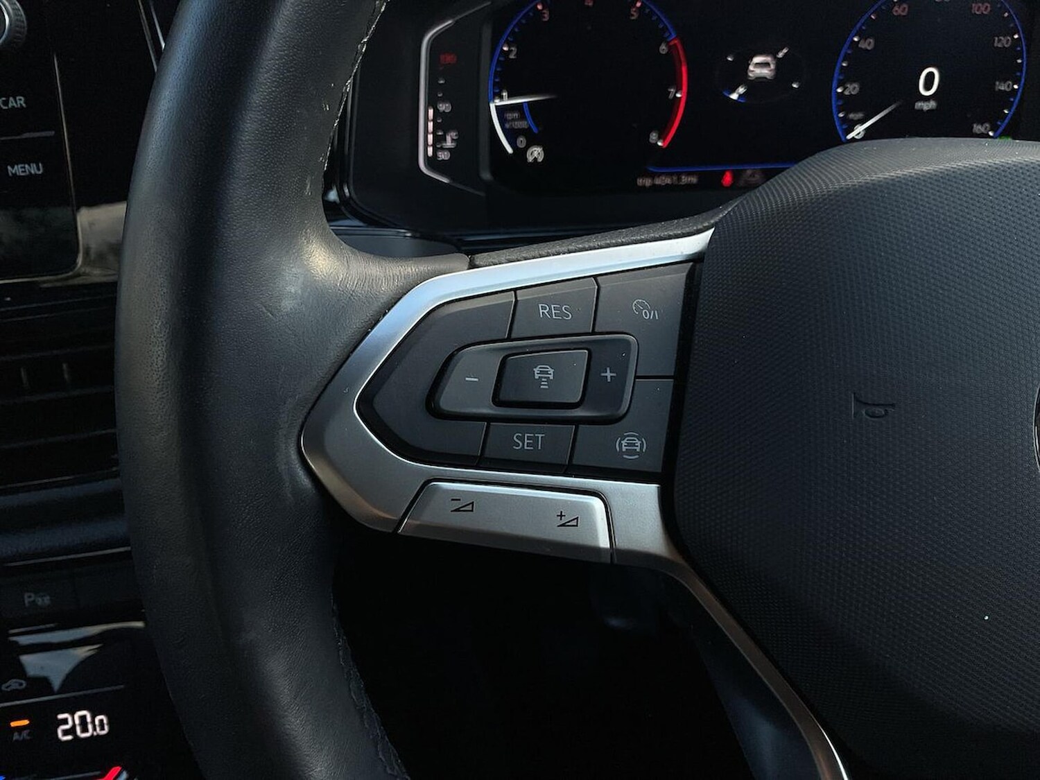 Used Volkswagen T-Roc 2023 for sale - 76347025: Photo 23