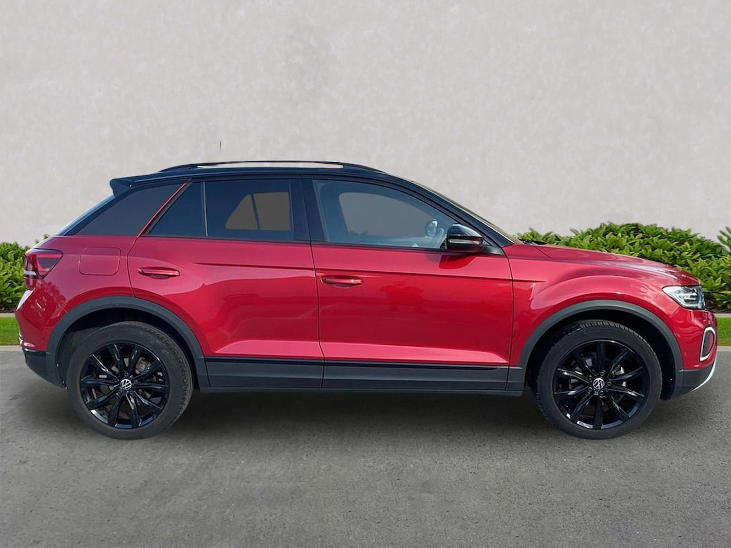 Used Volkswagen T-Roc 2023 for sale - 76347025: Photo 3