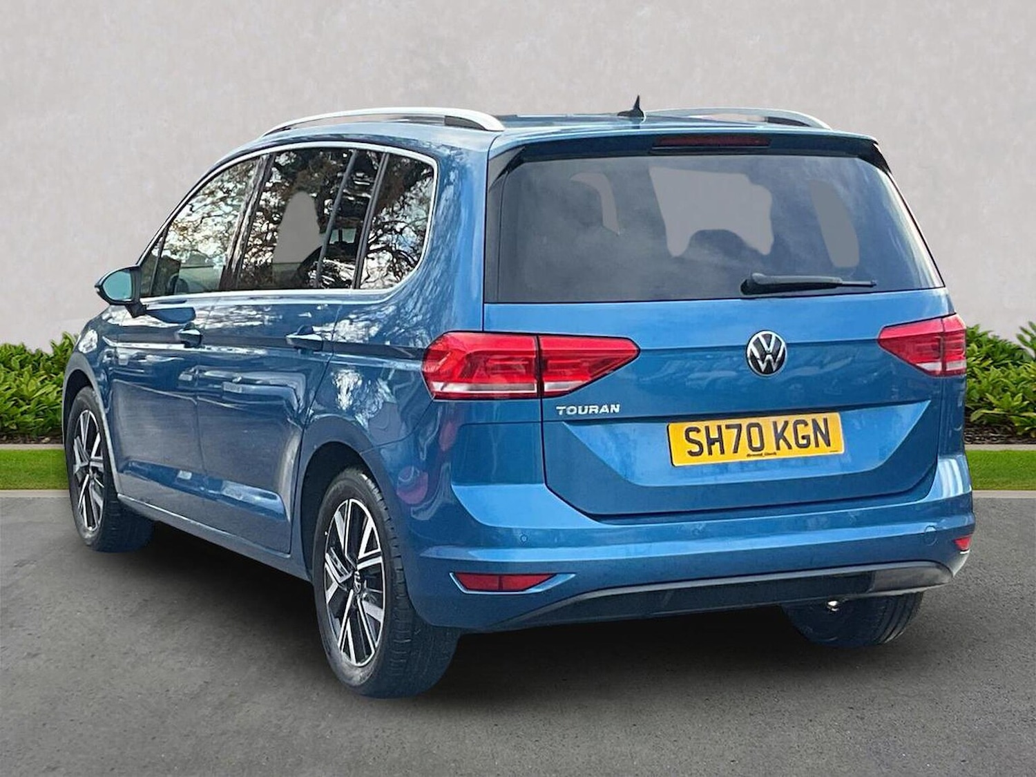 Used Volkswagen Touran 2020 for sale - 76892117: Photo 2