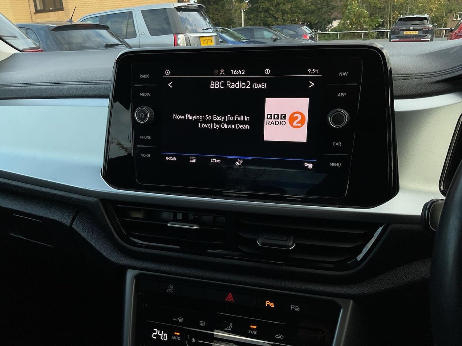 Used Volkswagen T-Roc 2024 for sale - 76396967: Photo 11