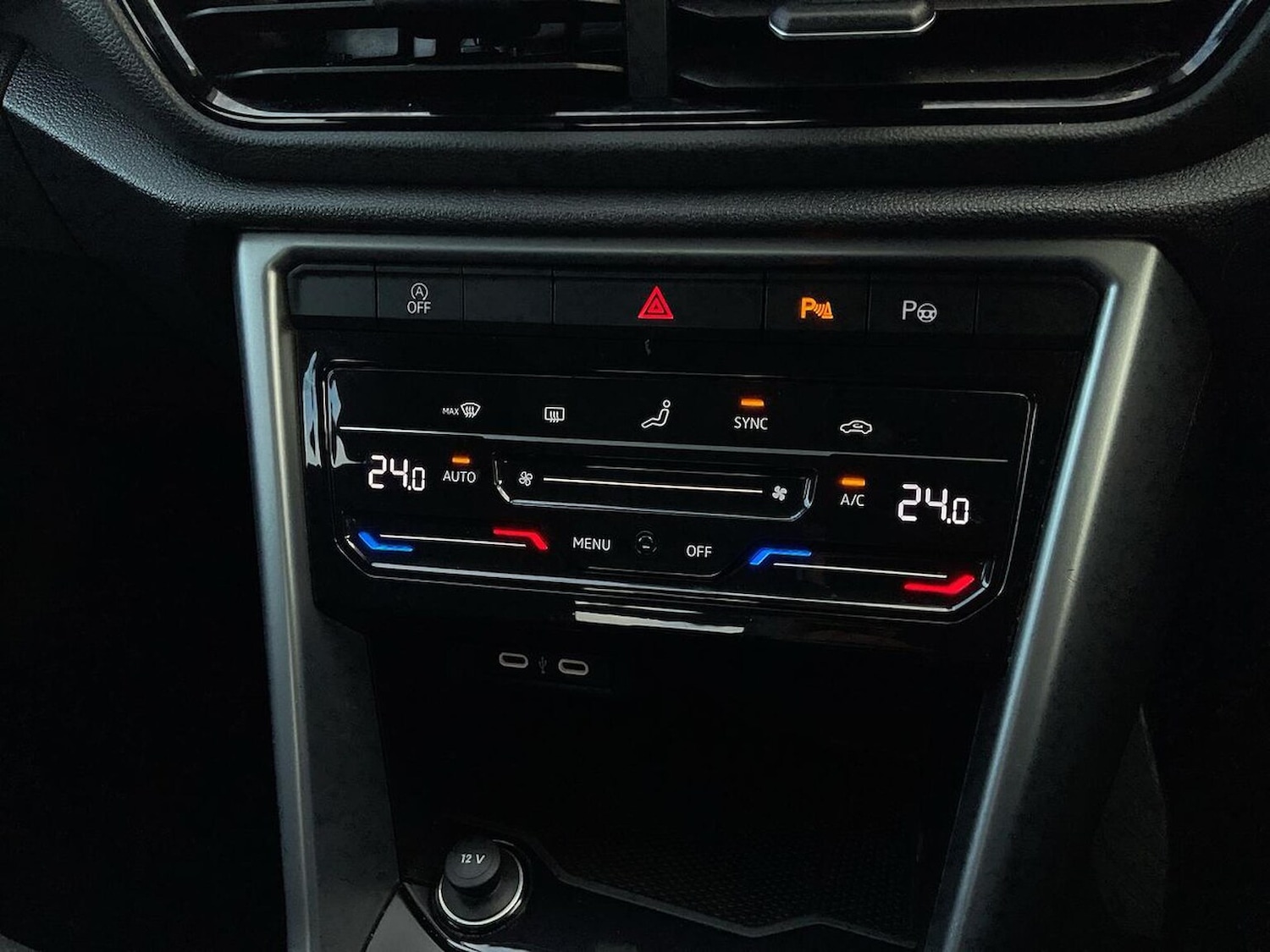 Used Volkswagen T-Roc 2024 for sale - 76396967: Photo 12