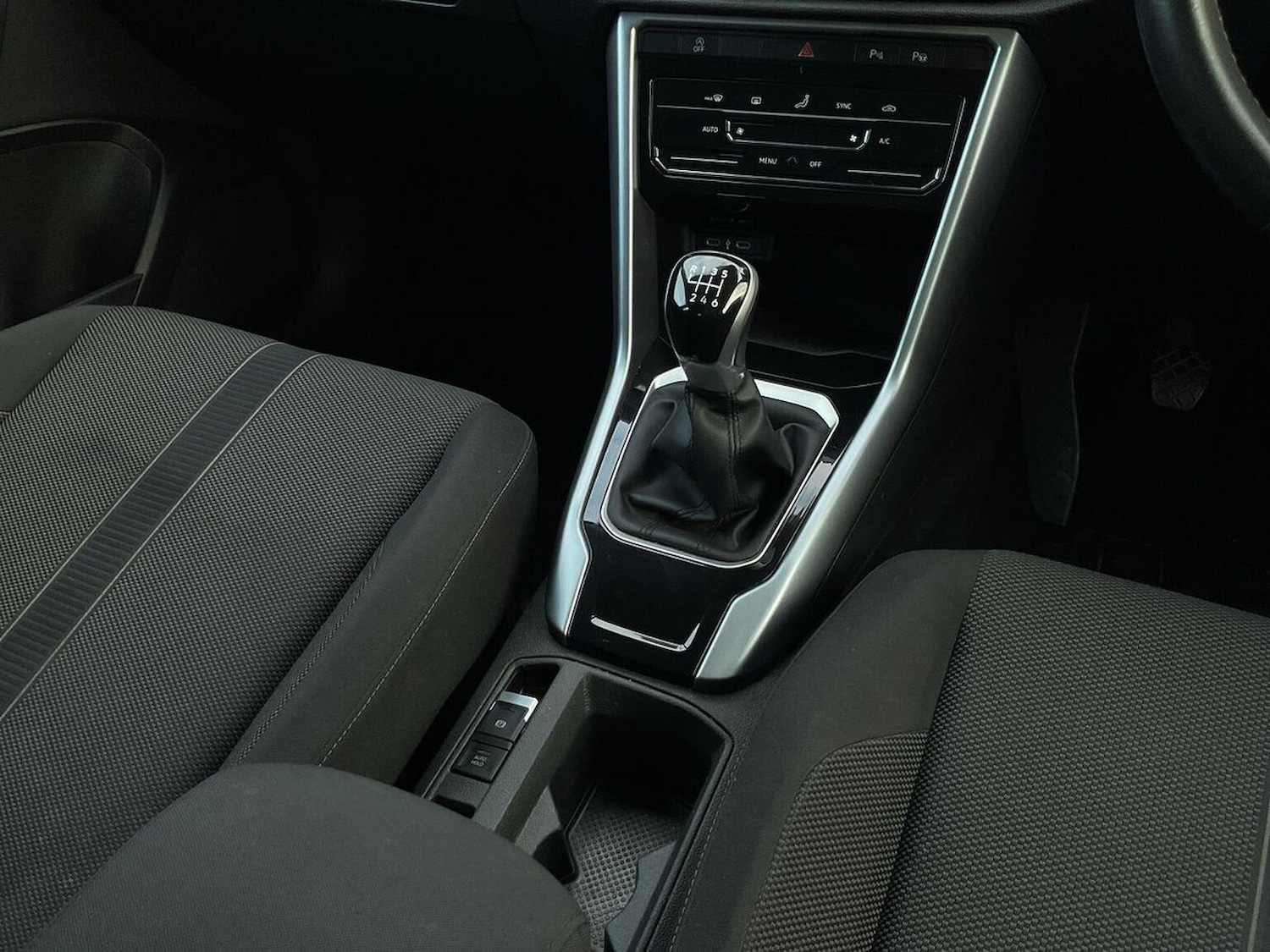 Used Volkswagen T-Roc 2024 for sale - 76396967: Photo 13