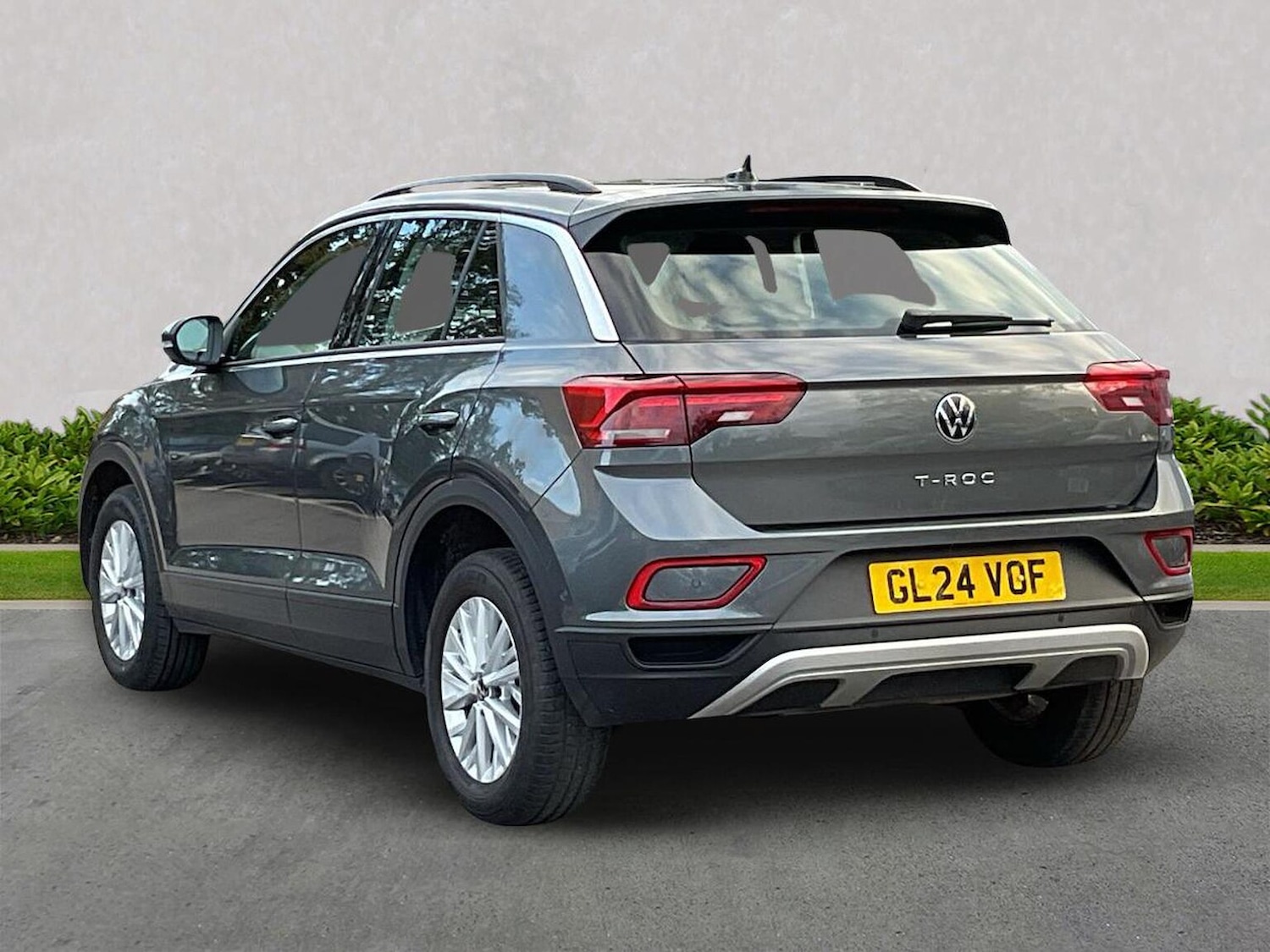 Used Volkswagen T-Roc 2024 for sale - 76396967: Photo 2