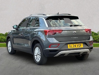 Used Volkswagen T-Roc 2024 for sale - 76396967: Photo