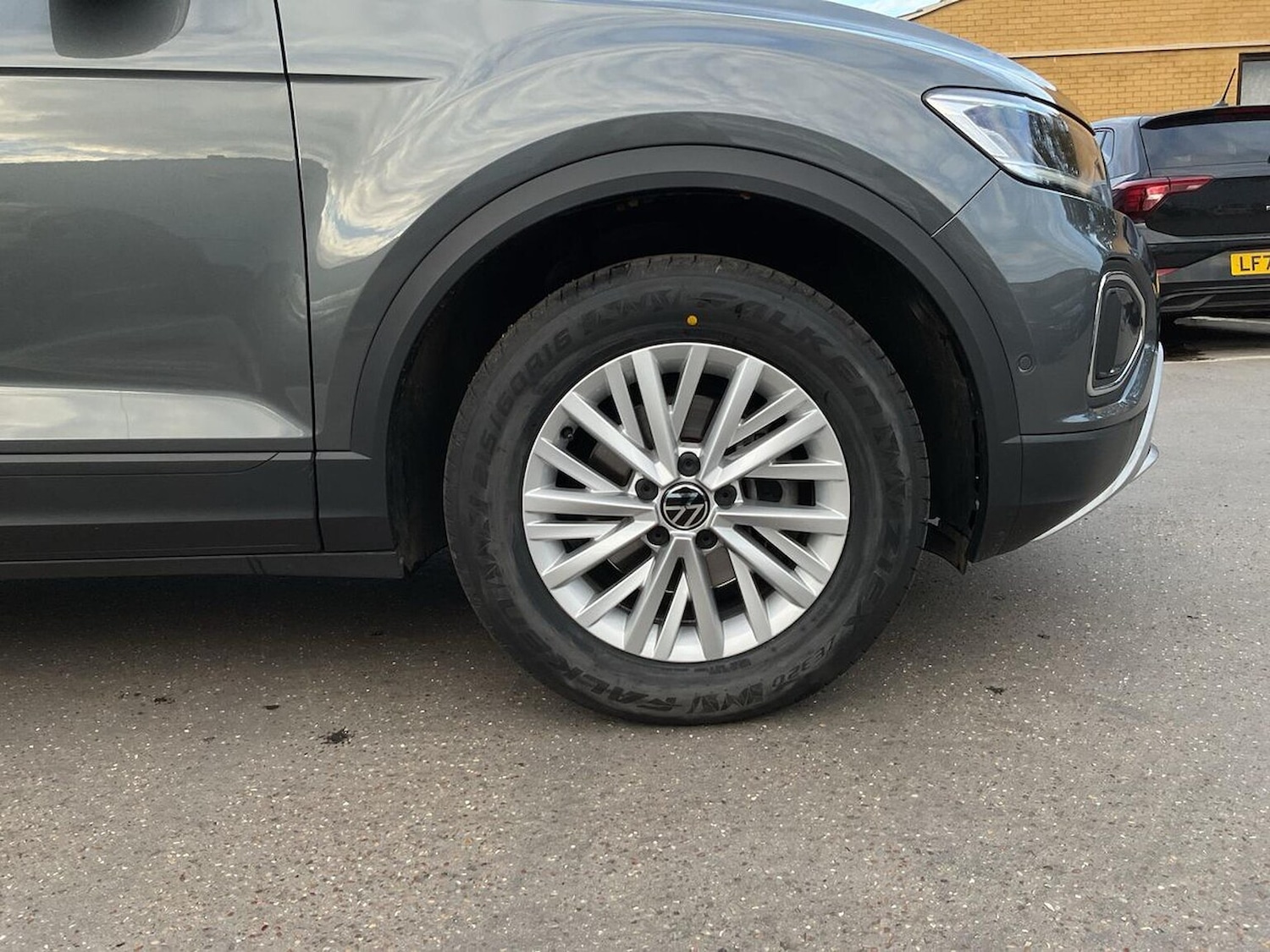 Used Volkswagen T-Roc 2024 for sale - 76396967: Photo 6