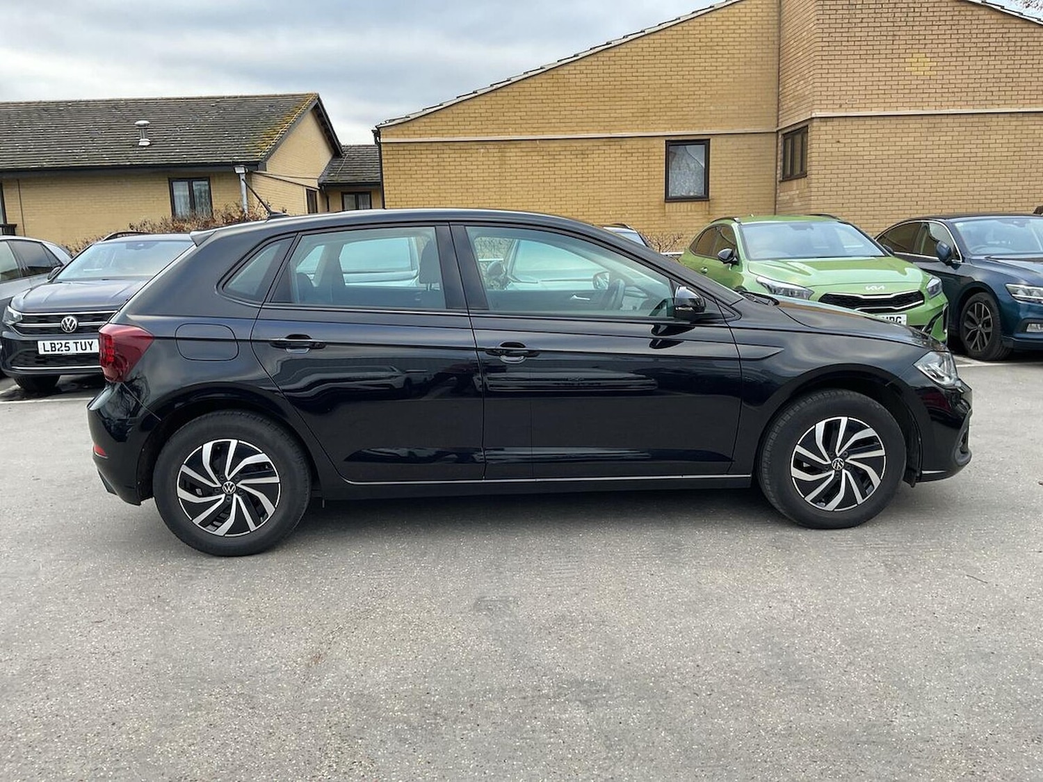 Used Volkswagen Polo 2024 for sale - 76643637: Photo 3