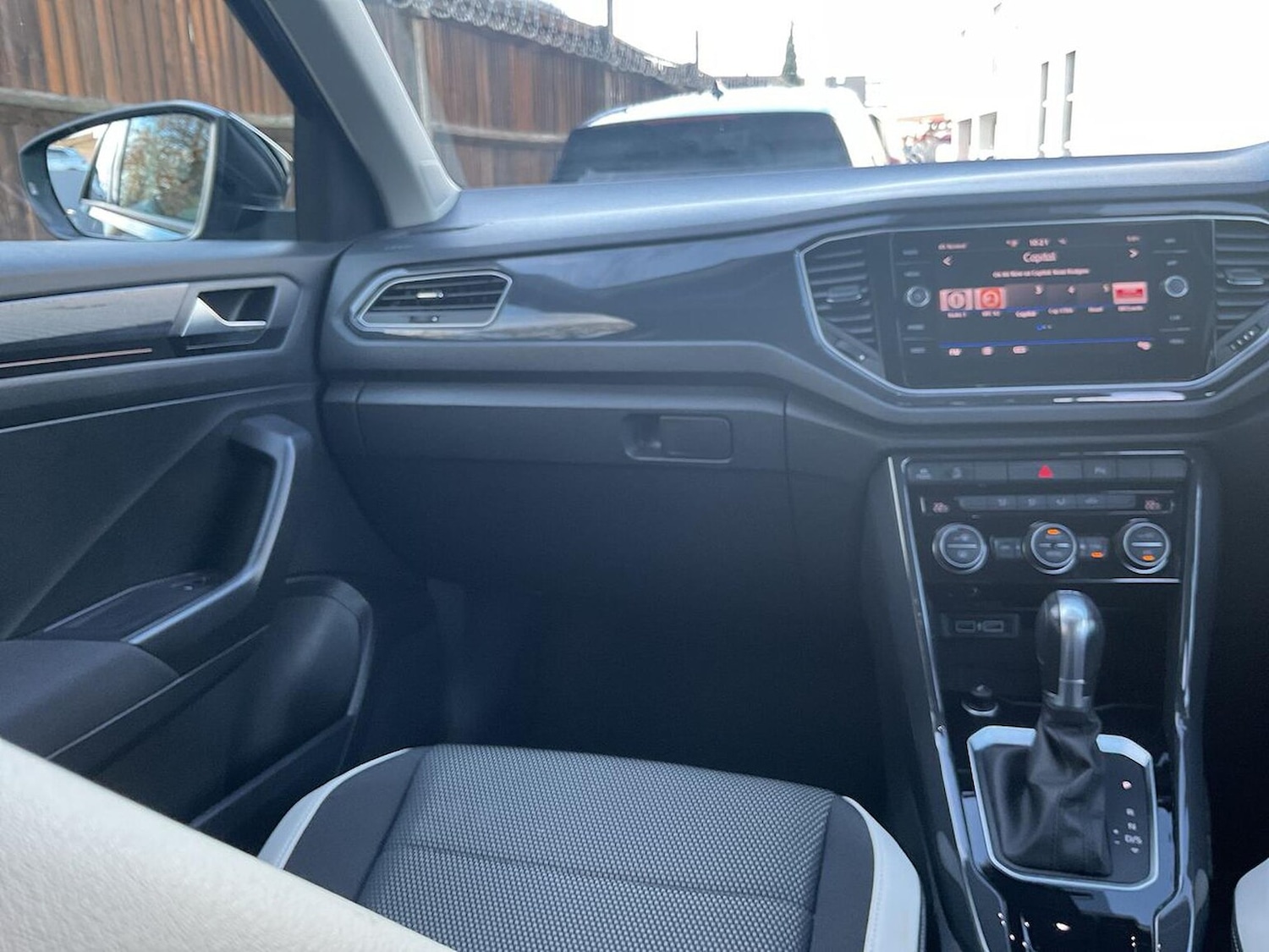 Used Volkswagen T-Roc 2019 for sale - 76837139: Photo 12