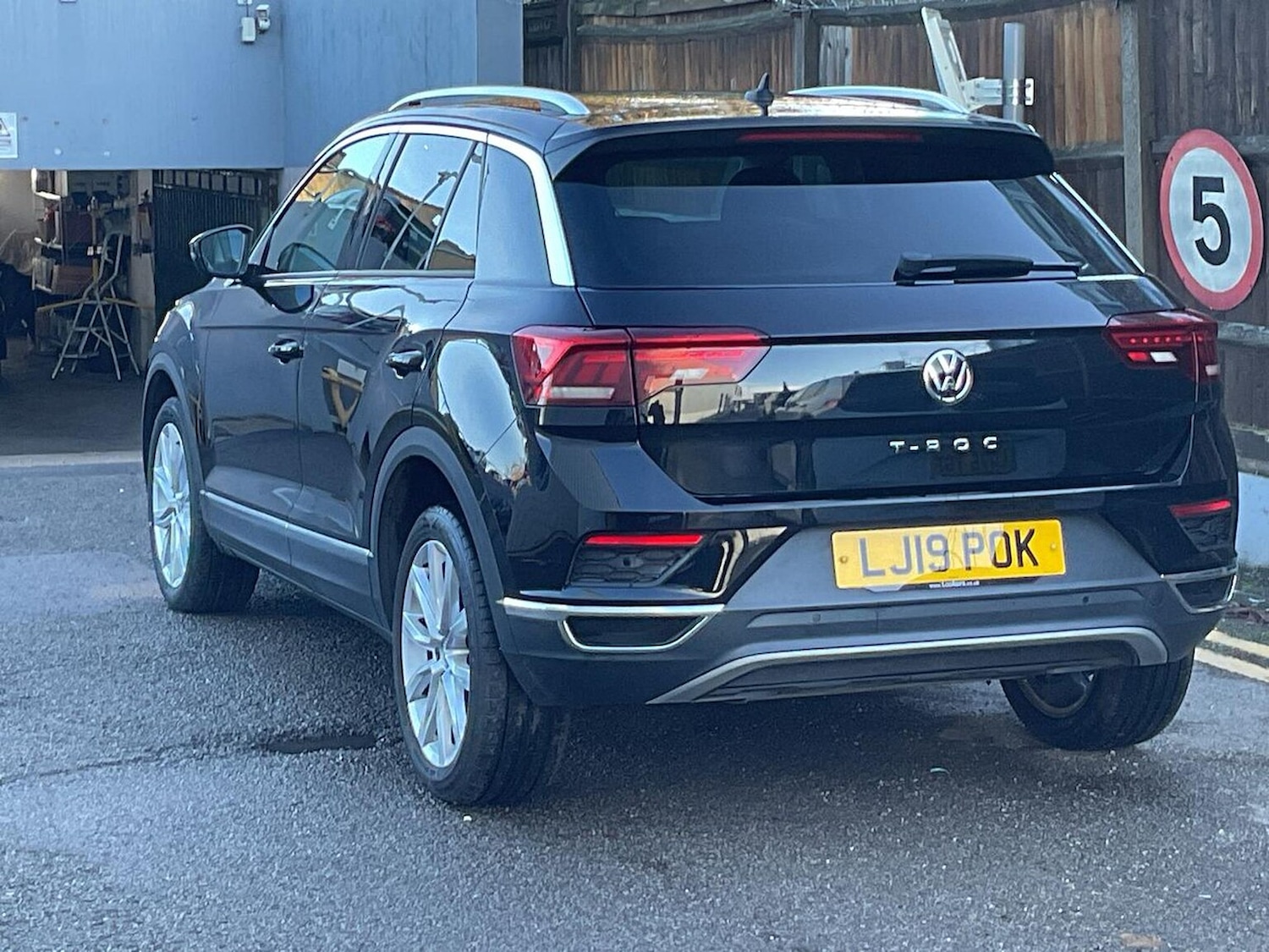 Used Volkswagen T-Roc 2019 for sale - 76837139: Photo 2