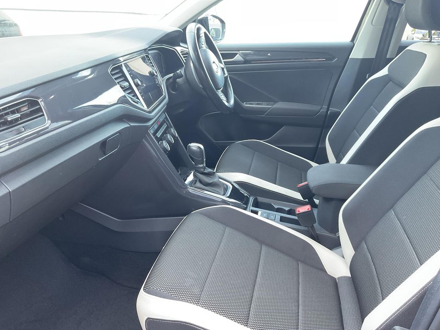 Used Volkswagen T-Roc 2019 for sale - 76837139: Photo 6