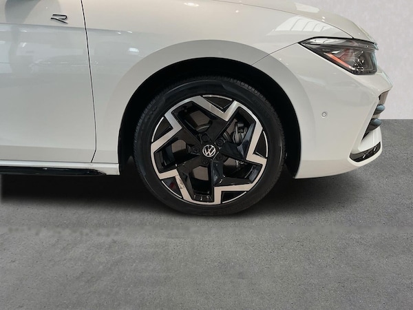 Used Volkswagen Passat 2024 for sale - 75505289: Photo 6