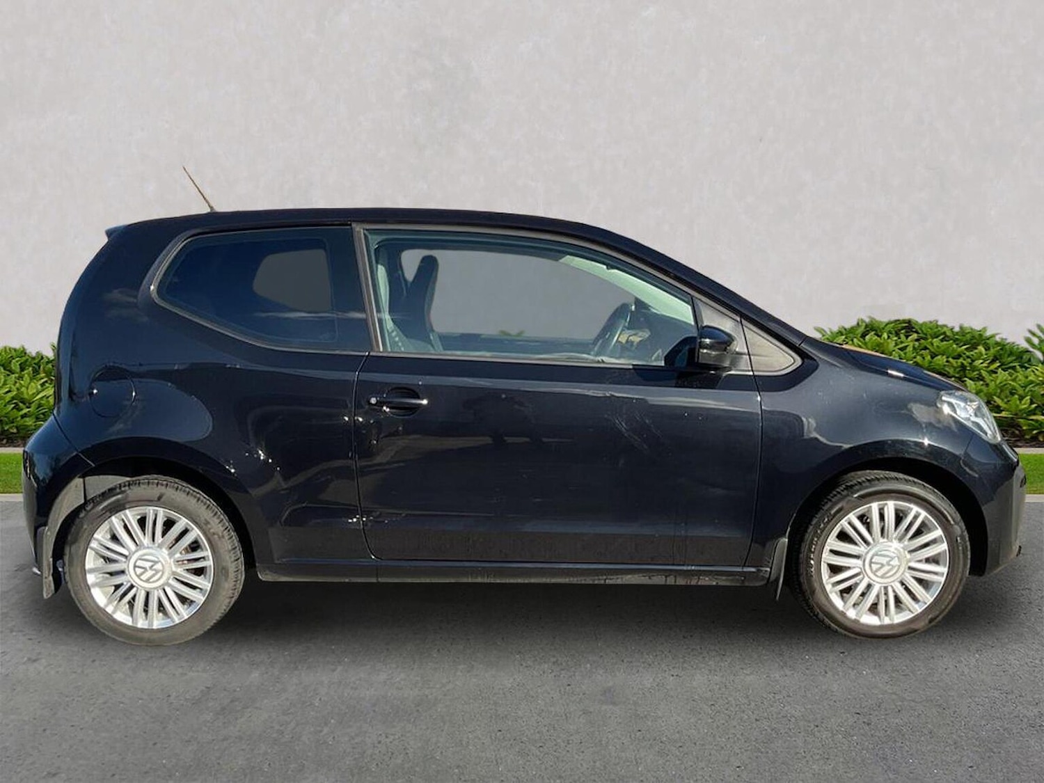 Used Volkswagen up! 2018 for sale - 76605610: Photo 3