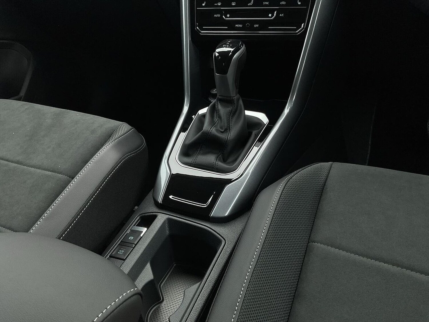 Used Volkswagen T-Roc 2025 for sale - 76249742: Photo 13