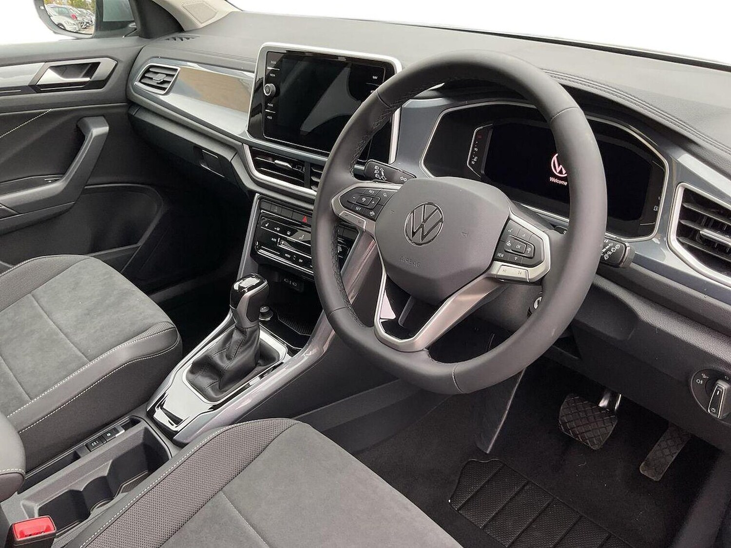 Used Volkswagen T-Roc 2025 for sale - 76249742: Photo 15