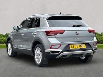 Used Volkswagen T-Roc 2025 for sale - 76249742: Photo 2