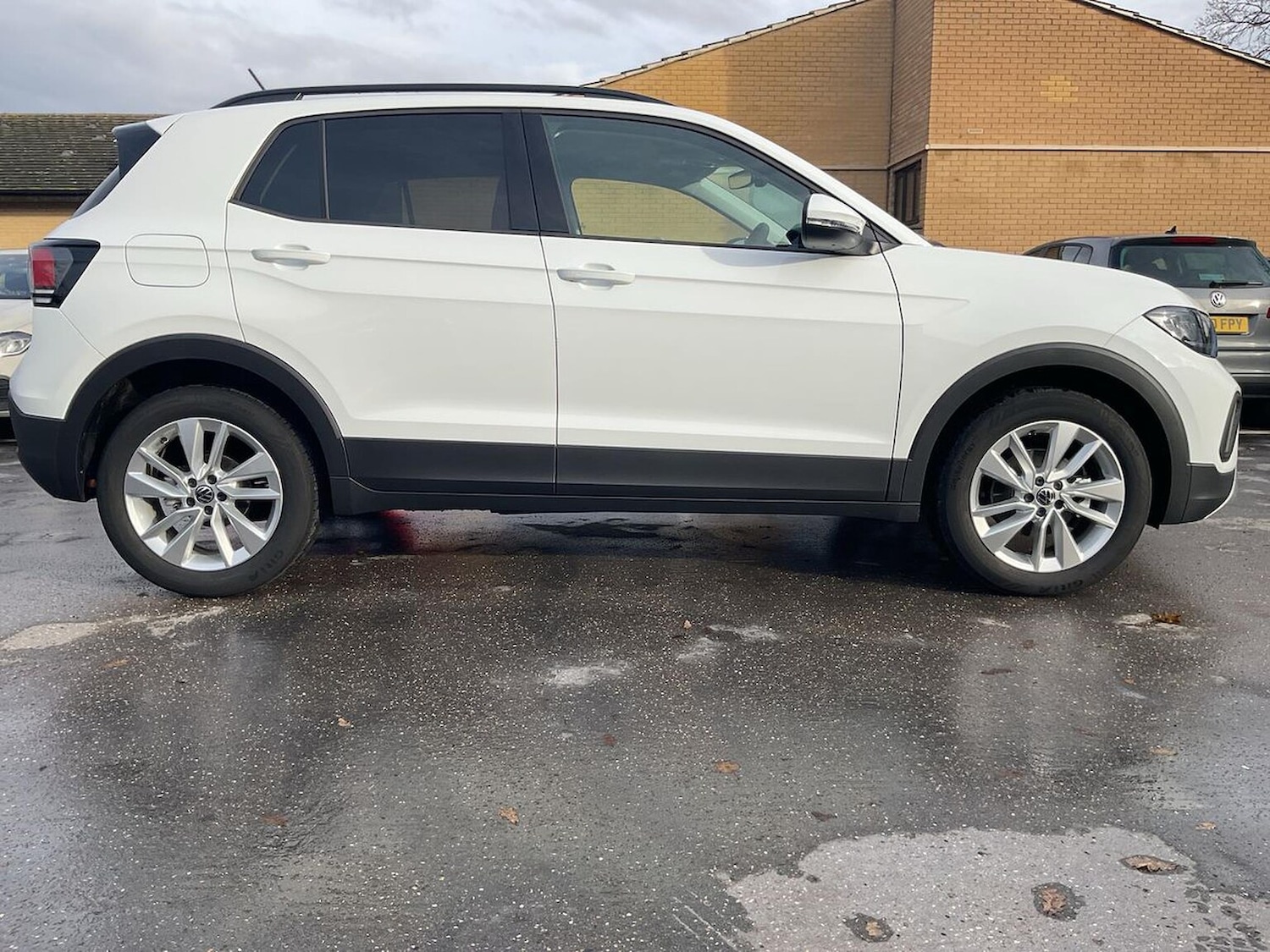 Used Volkswagen T-Cross 2025 for sale - 76893248: Photo 3