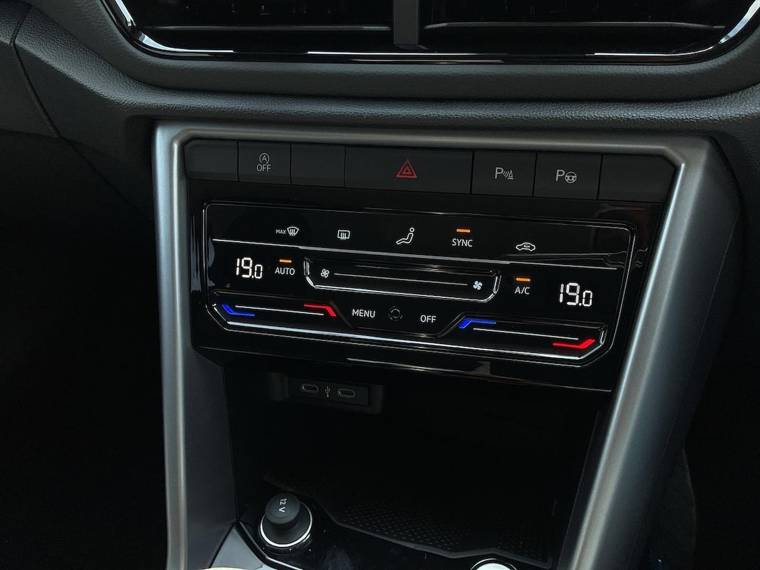 Used Volkswagen T-Roc 2025 for sale - 76159546: Photo 12