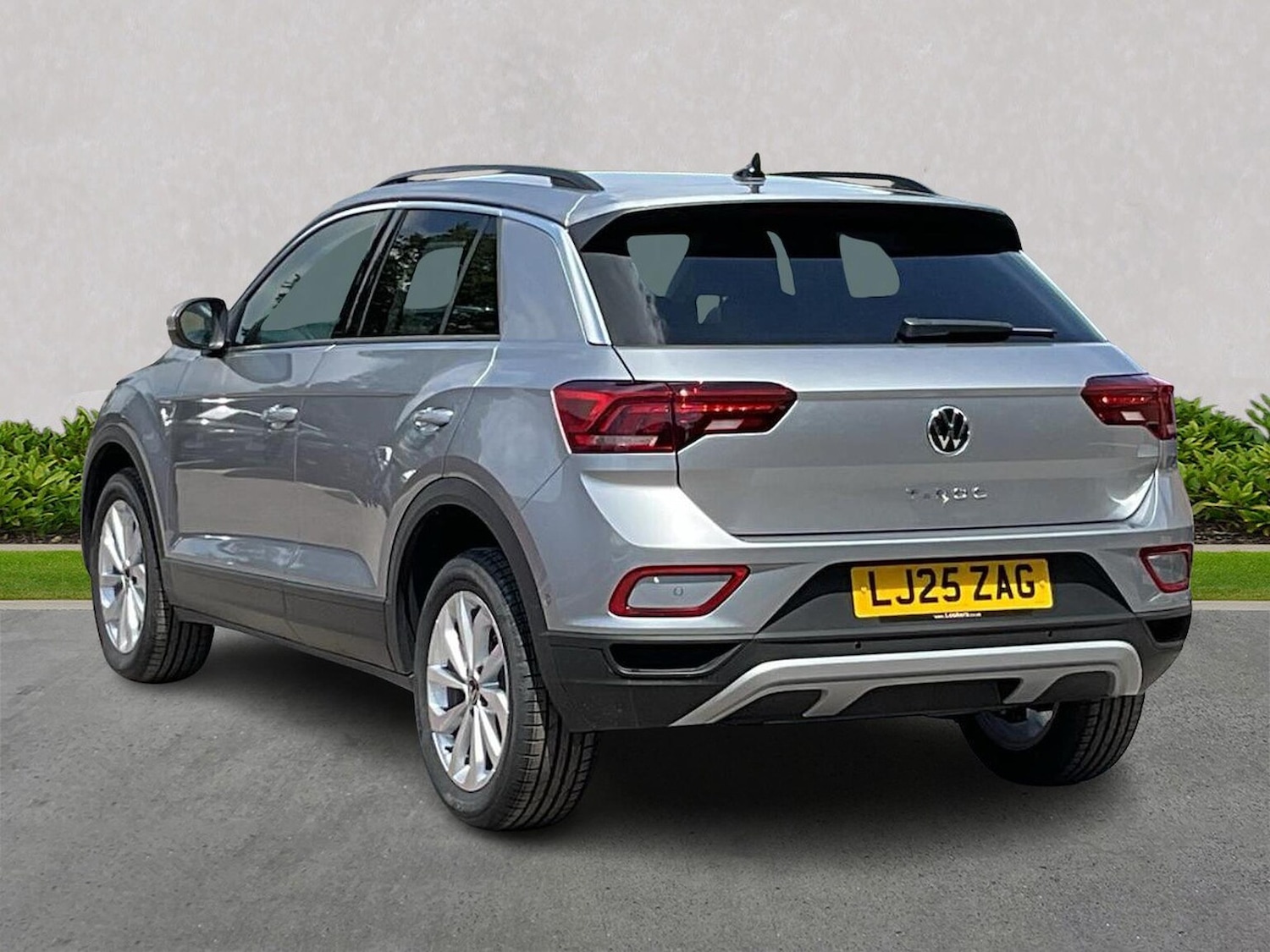 Used Volkswagen T-Roc 2025 for sale - 76159546: Photo 2