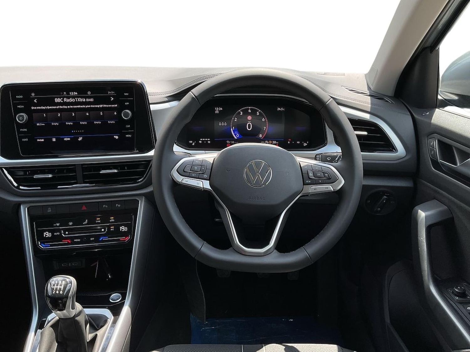 Used Volkswagen T-Roc 2025 for sale - 76159546: Photo 9