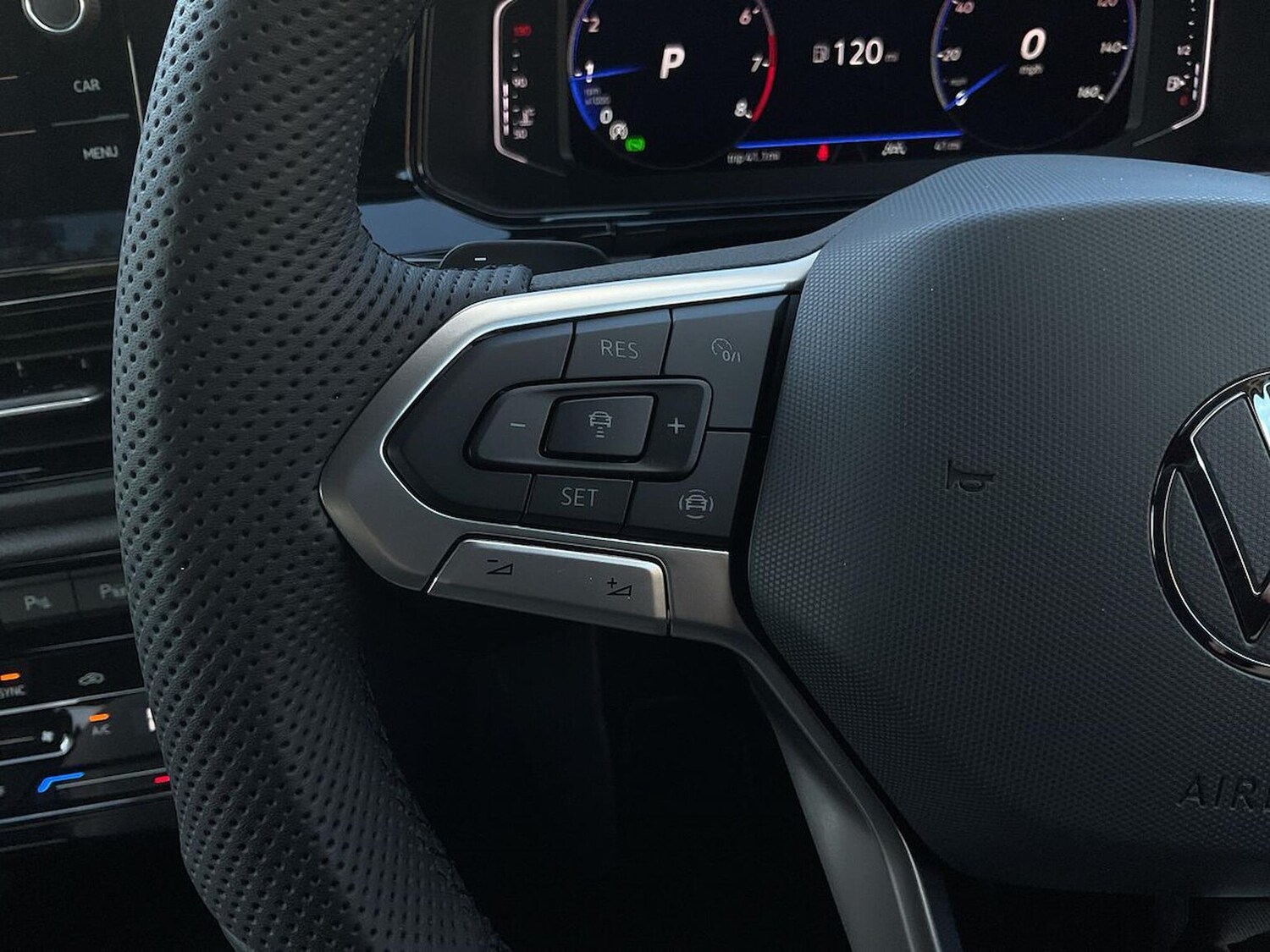 Used Volkswagen T-Roc 2025 for sale - 77542511: Photo 22