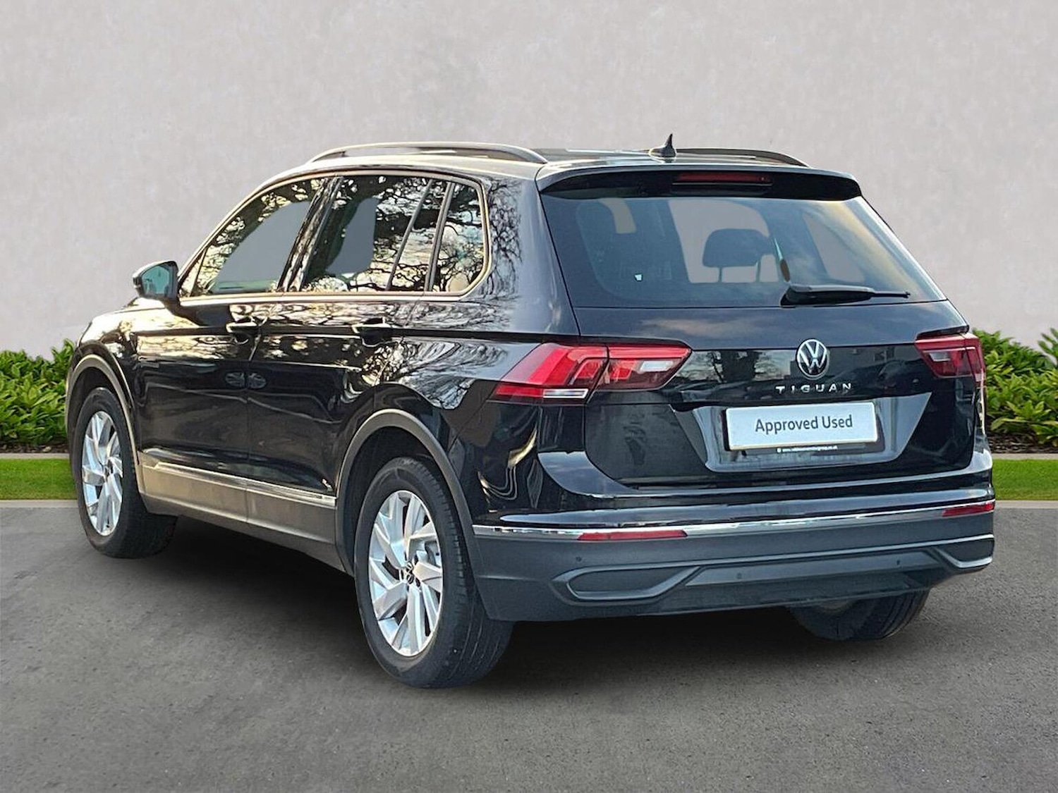 Used Volkswagen Tiguan 2021 for sale - 76893271: Photo 2