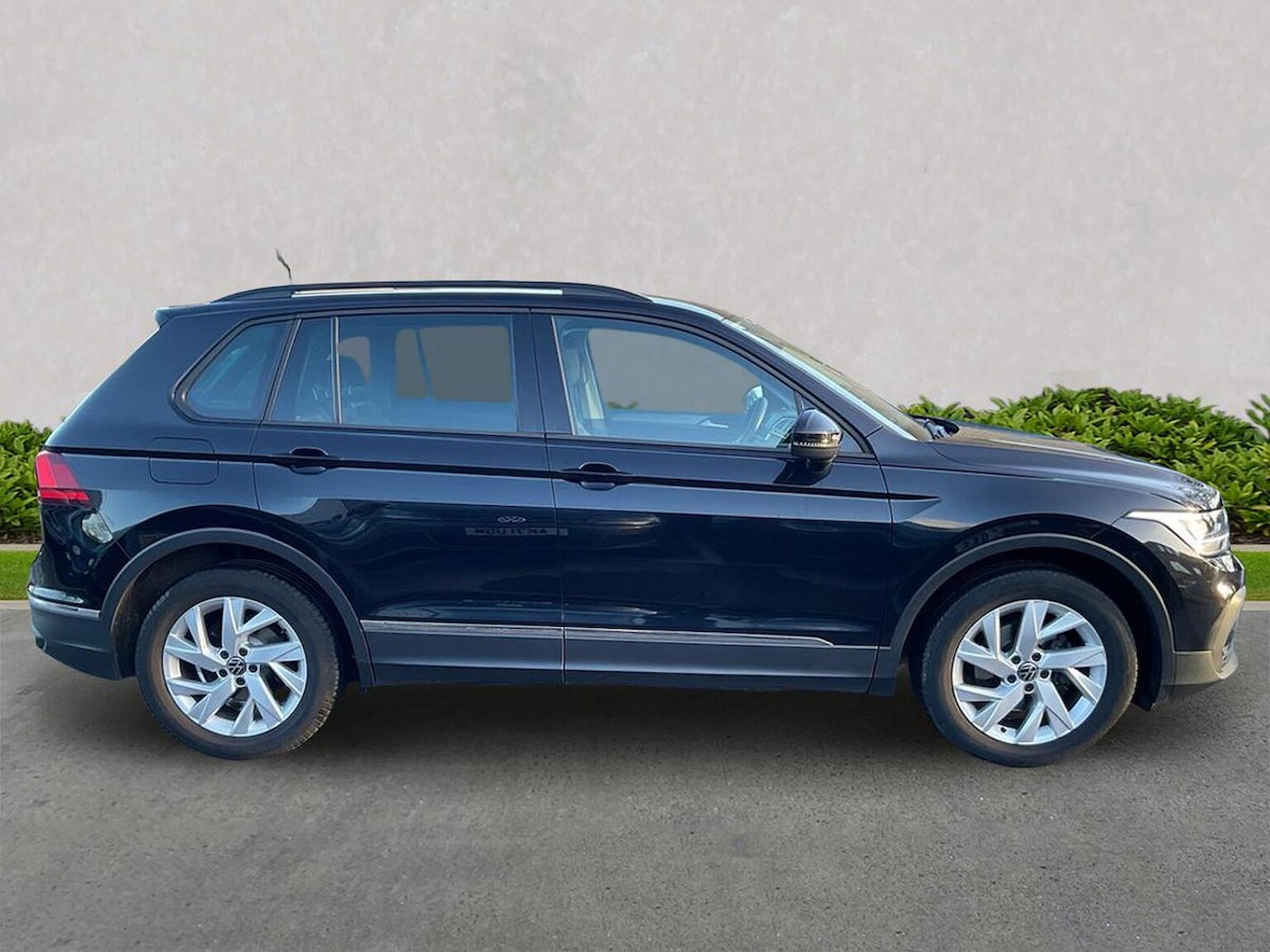Used Volkswagen Tiguan 2021 for sale - 76893271: Photo 3