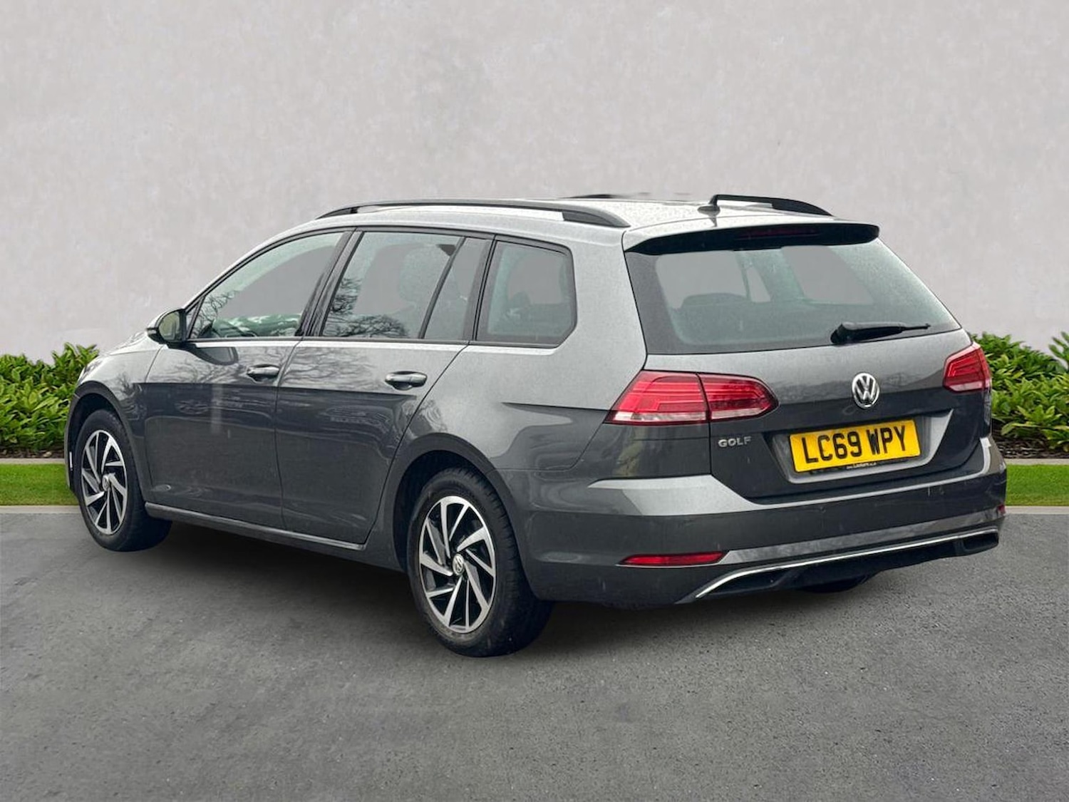 Used Volkswagen Golf 2019 for sale - 77901615: Photo 2