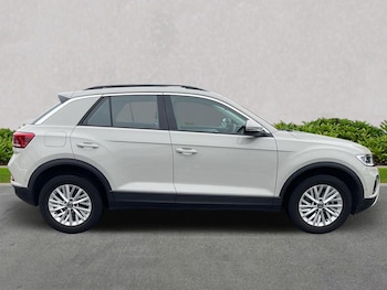 Used Volkswagen T-Roc 2023 for sale - 75766759: Photo