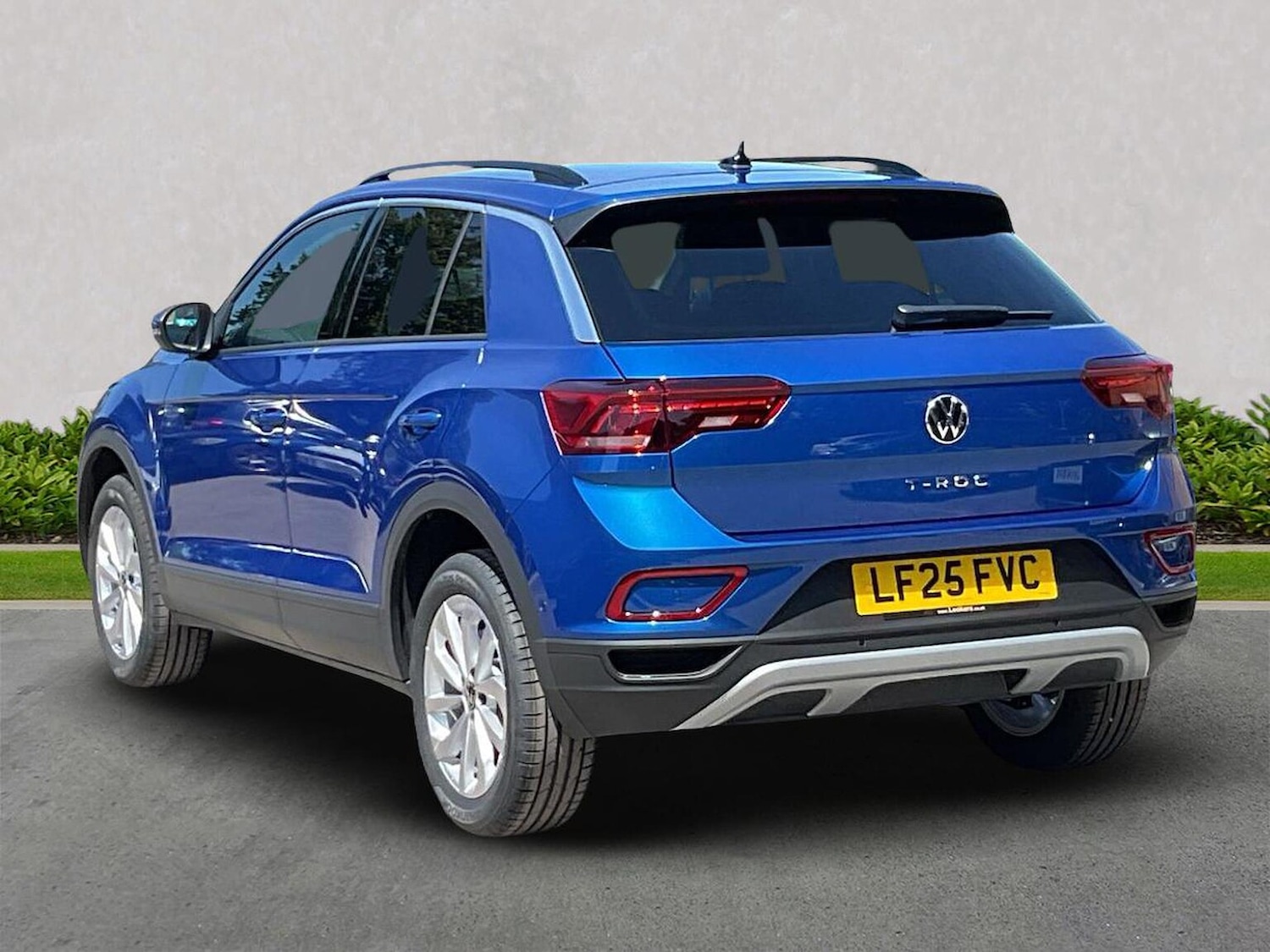 Used Volkswagen T-Roc 2025 for sale - 76159548: Photo 2