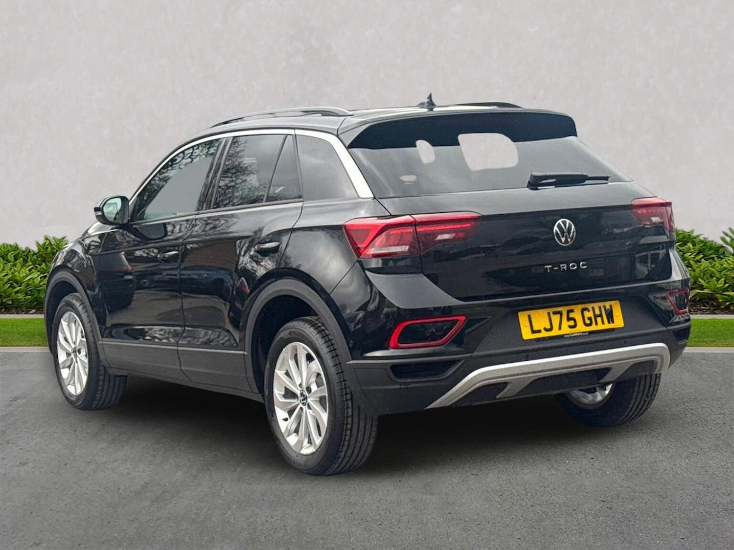 Used Volkswagen T-Roc 2026 for sale - 77916155: Photo 2